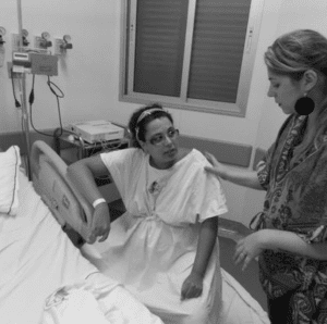 Posição para parir - bola de parto - Foto: Acervo pessoal doula Lili Szili